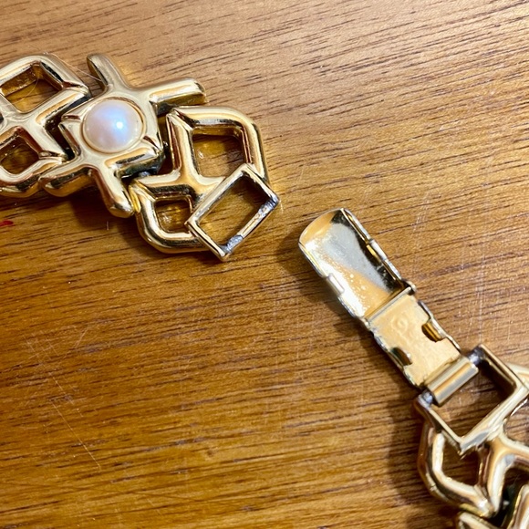 Vintage Monet Gold & Pearl XOX Statement Chocker Necklace and Bracelet Set - Picture 10 of 16